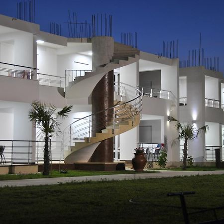Royal Apartments & Villas 울친 외부 사진