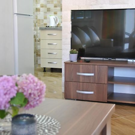 Royal Apartments & Villas 울친 외부 사진
