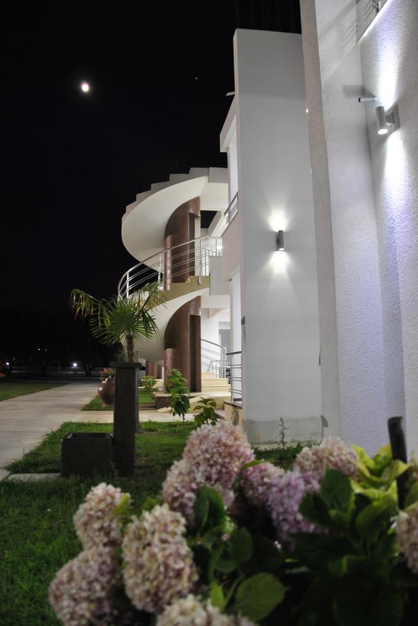 Royal Apartments & Villas 울친 외부 사진