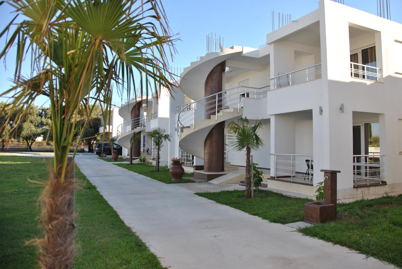Royal Apartments & Villas 울친 외부 사진