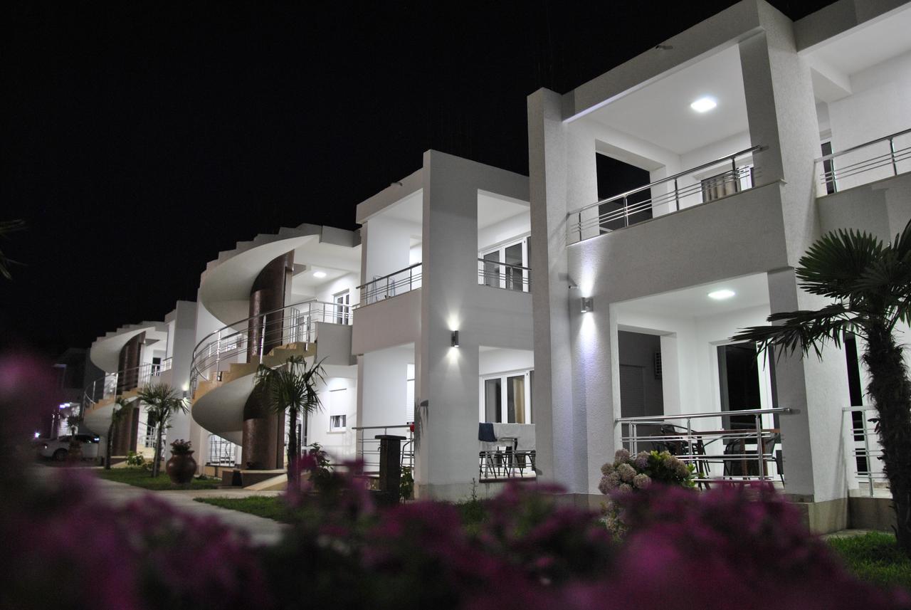 Royal Apartments & Villas 울친 외부 사진