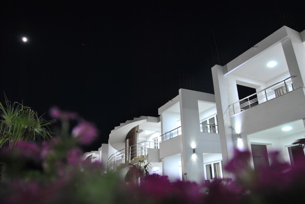 Royal Apartments & Villas 울친 외부 사진