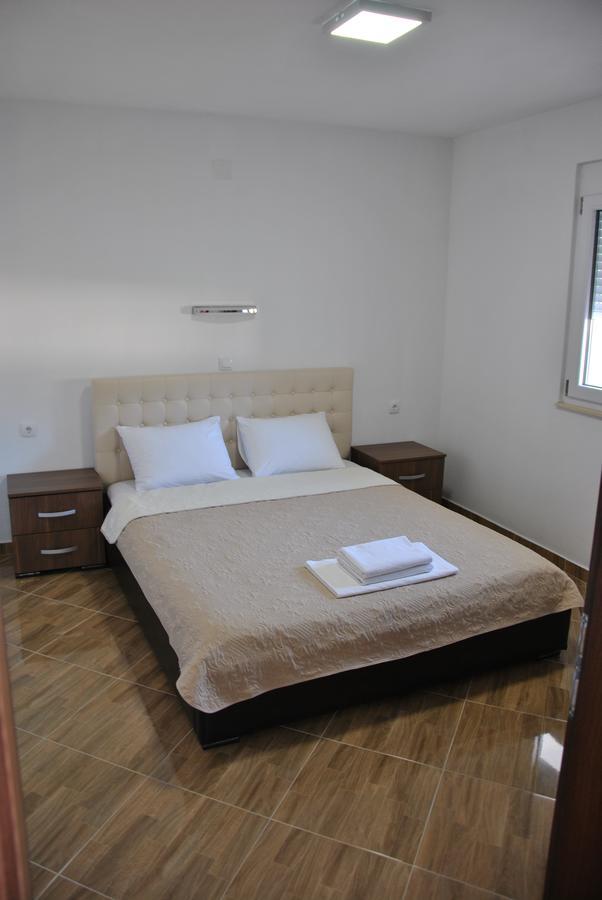 Royal Apartments & Villas 울친 외부 사진