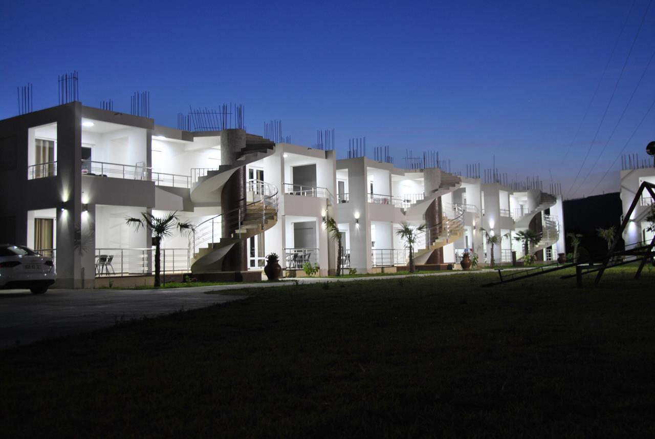 Royal Apartments & Villas 울친 외부 사진