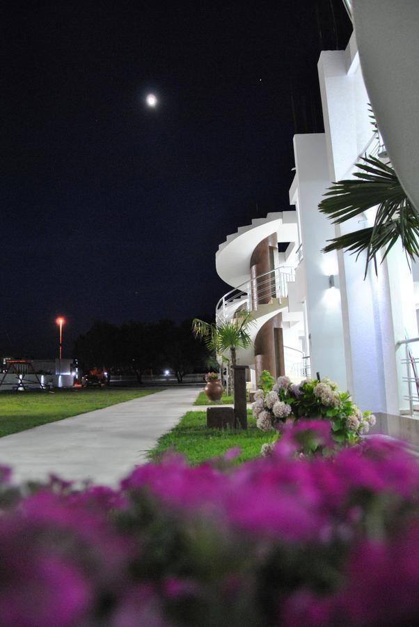 Royal Apartments & Villas 울친 외부 사진