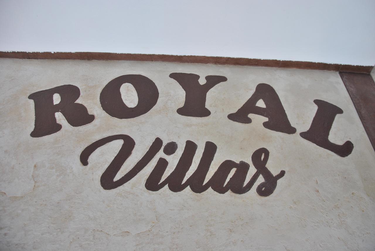 Royal Apartments & Villas 울친 외부 사진