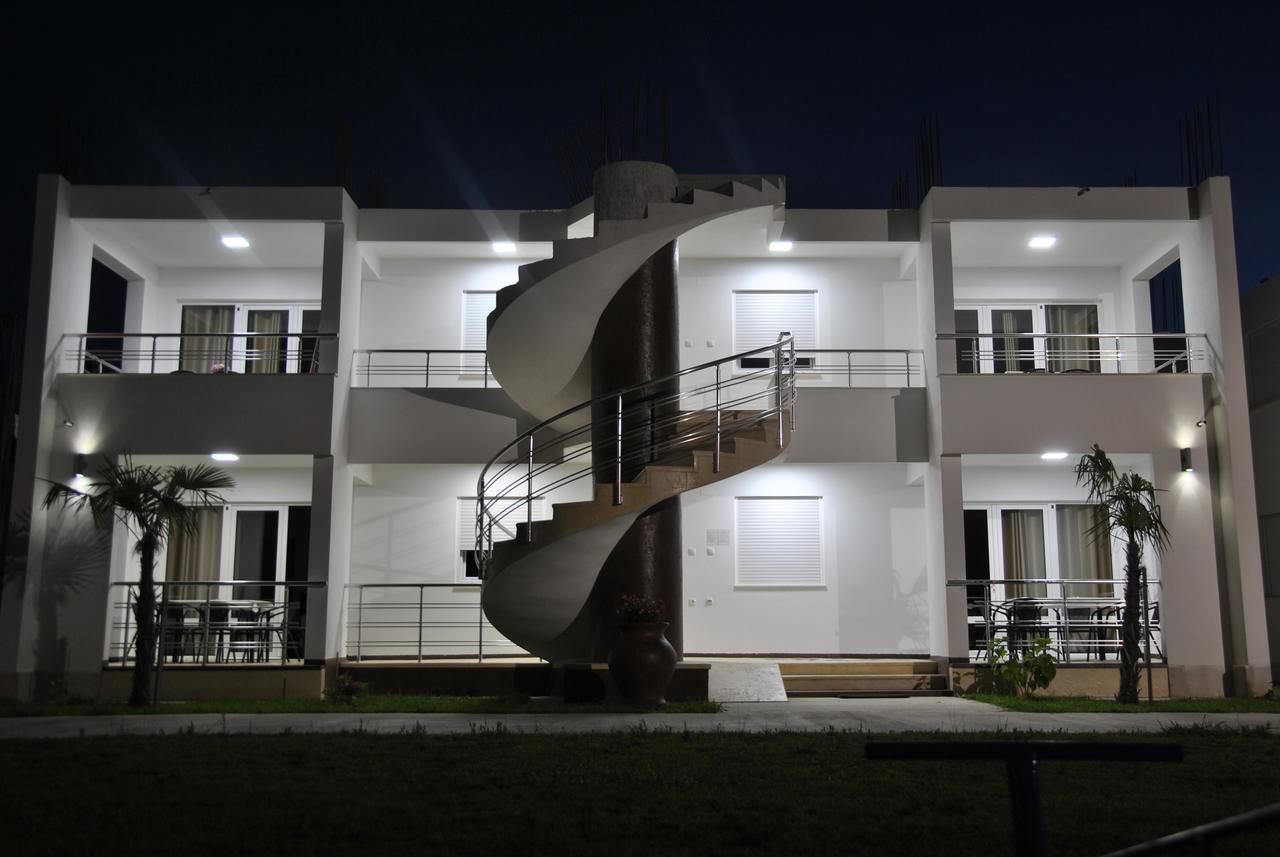 Royal Apartments & Villas 울친 외부 사진